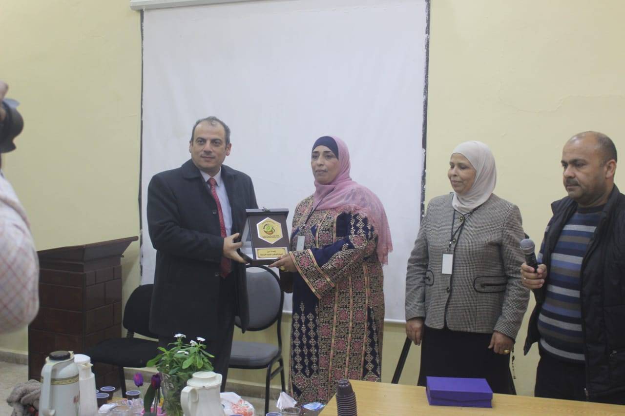 البحوث الزراعية:  ٥٢٢ اسرة مستفيده  من اليوم  الزراعي  والطبي 