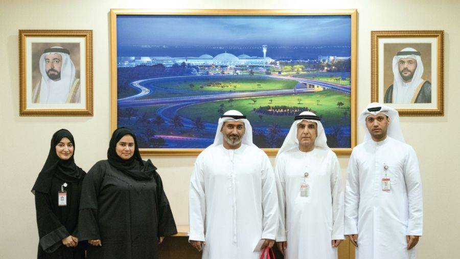 ھیئة مطار الشارقة الشارقة تكرم ثلاثة فائزین في برنامج لأننا نھتم