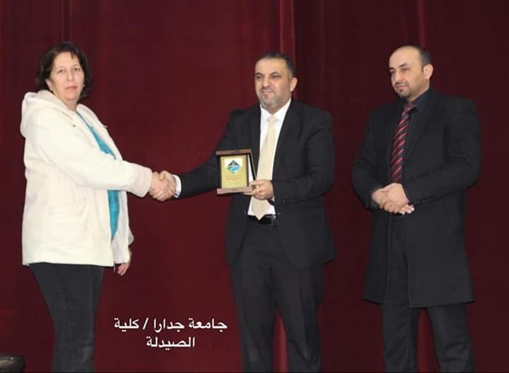 كلية الصيدلة تقيم يوماً صحياً تثقيفياً بعنوان كسوة شتاء في مركز الحصن الثقافي