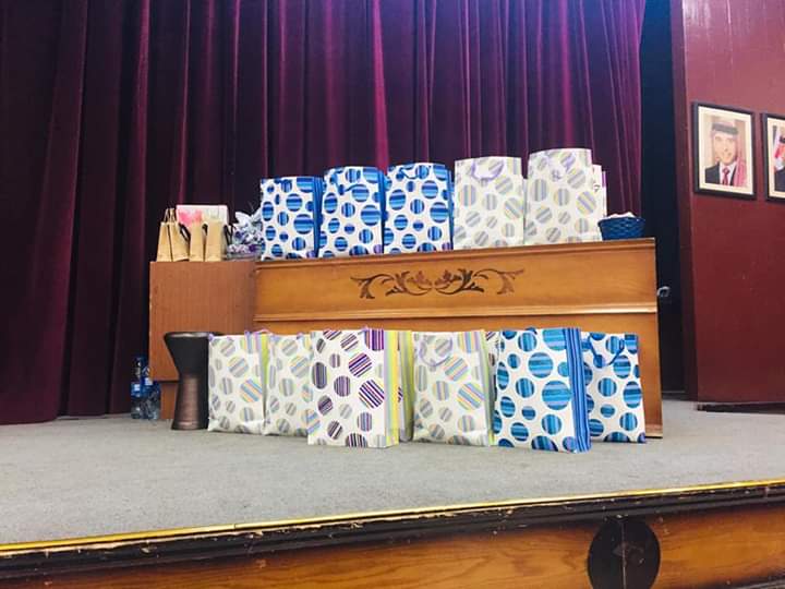 كلية الصيدلة تقيم يوماً صحياً تثقيفياً بعنوان كسوة شتاء في مركز الحصن الثقافي