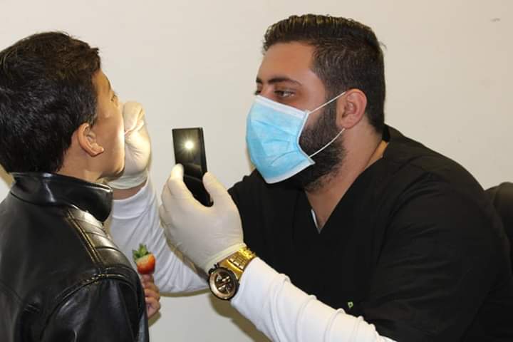 كلية الصيدلة تقيم يوماً صحياً تثقيفياً بعنوان كسوة شتاء في مركز الحصن الثقافي