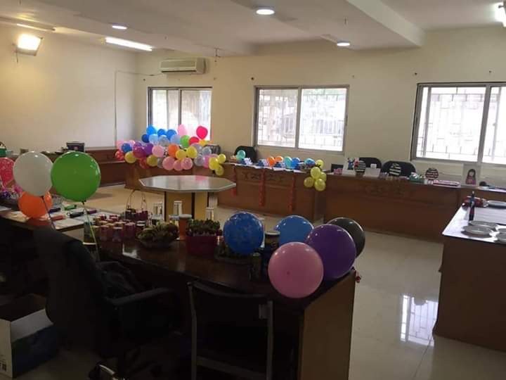 كلية الصيدلة تقيم يوماً صحياً تثقيفياً بعنوان كسوة شتاء في مركز الحصن الثقافي