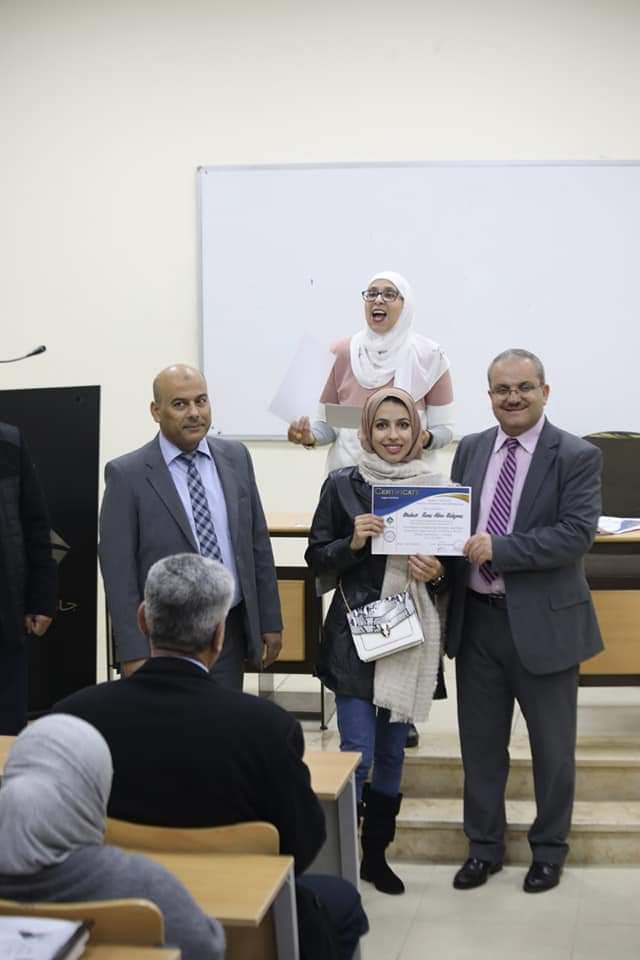 كلية العلوم وتكنولوجيا المعلومات بجامعة جدارا تكرم هيئتها التدريسية وأوائل الأقسام والطلبة المتميزين فيها