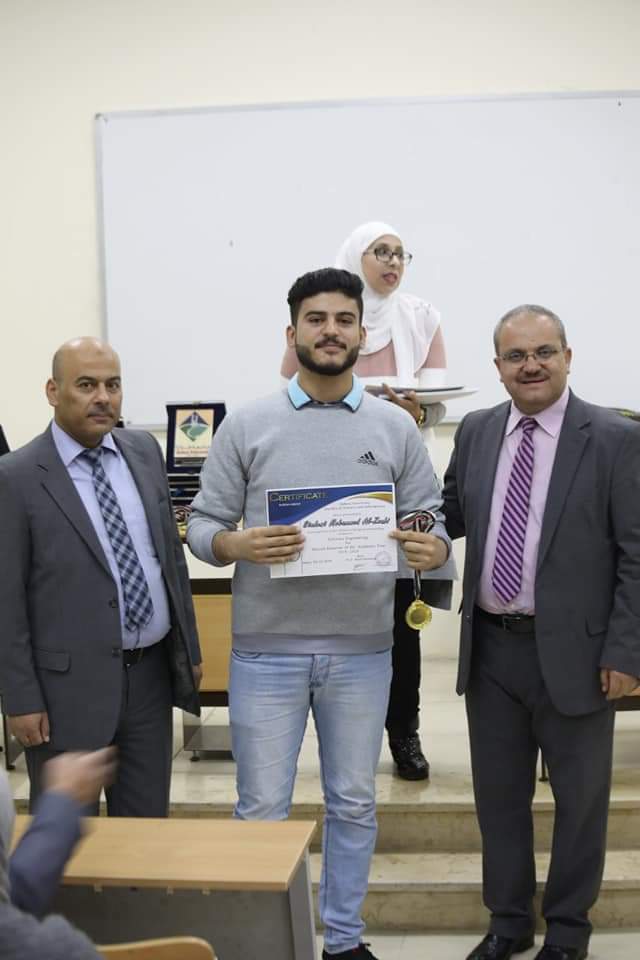 كلية العلوم وتكنولوجيا المعلومات بجامعة جدارا تكرم هيئتها التدريسية وأوائل الأقسام والطلبة المتميزين فيها