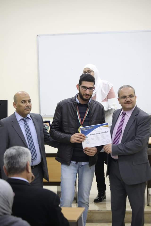 كلية العلوم وتكنولوجيا المعلومات بجامعة جدارا تكرم هيئتها التدريسية وأوائل الأقسام والطلبة المتميزين فيها