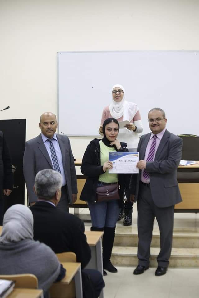 كلية العلوم وتكنولوجيا المعلومات بجامعة جدارا تكرم هيئتها التدريسية وأوائل الأقسام والطلبة المتميزين فيها