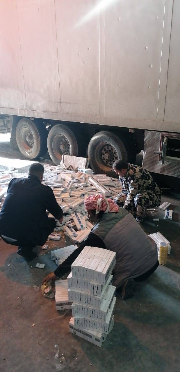 الجمارك تضبط 3930  كروز دخان مهرب في مركز جابر 