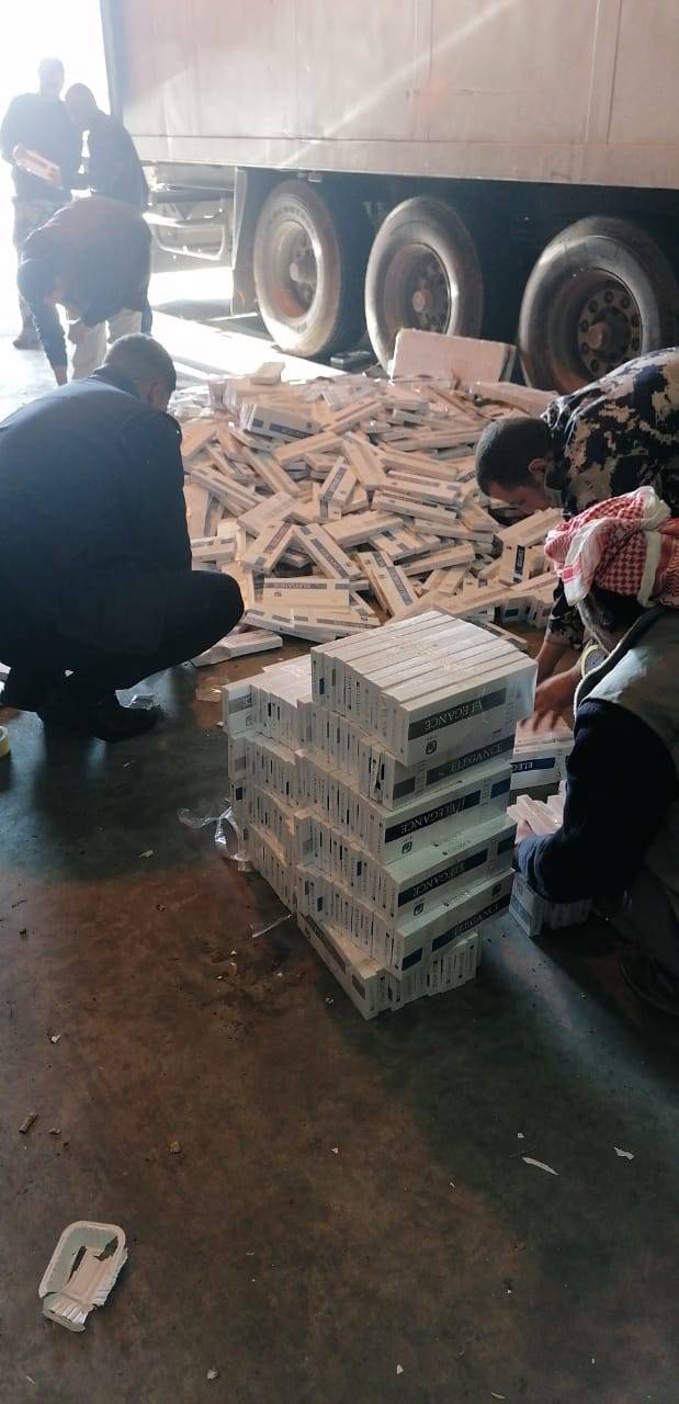 الجمارك تضبط 3930  كروز دخان مهرب في مركز جابر 