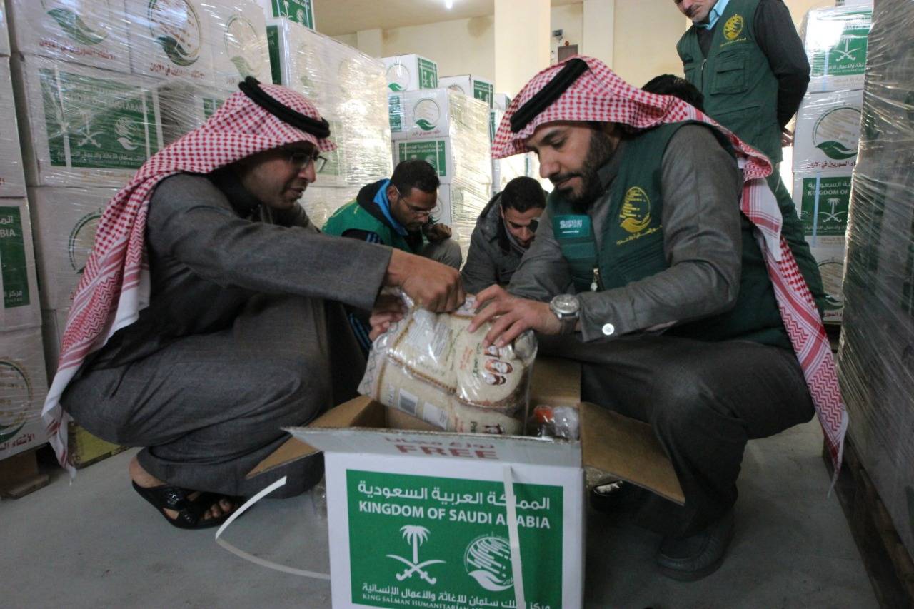 لتوزيع السلال الغذائية .. القائم باعمال السفارة السعودية بالأردن يقوم بزيارة تفقدية لمشروع مركز الملك سلمان 
