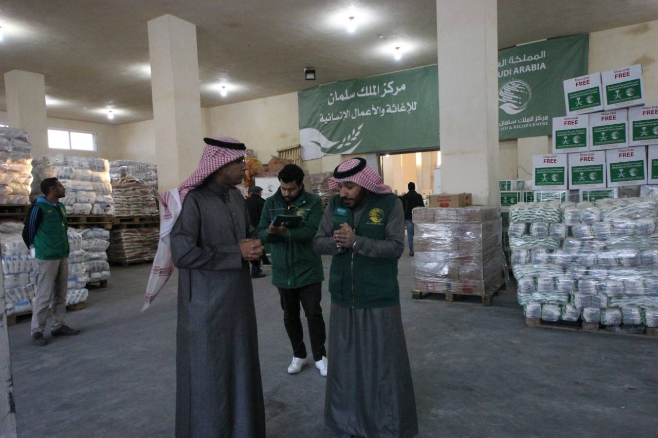 لتوزيع السلال الغذائية .. القائم باعمال السفارة السعودية بالأردن يقوم بزيارة تفقدية لمشروع مركز الملك سلمان 