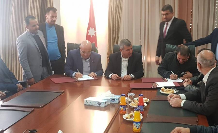 وزير المياه ووزير البيئة يوقعان اتفاقيات جديدة لمشروع زراعة الاعلاف المستدامة في جنوب عمان