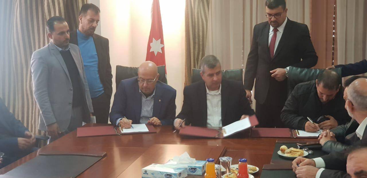 وزير المياه ووزير البيئة يوقعان اتفاقيات جديدة لمشروع زراعة الاعلاف المستدامة في جنوب عمان