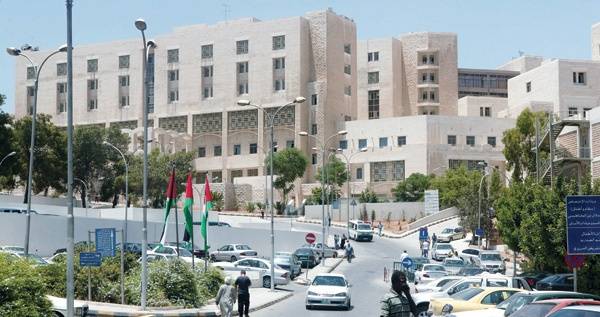 مدير مستشفى البشير ينفي ما تم تداوله حول طلب المستشفى من مواطن شراء قطع او تصليح اي جهاز لتغطية علاجه