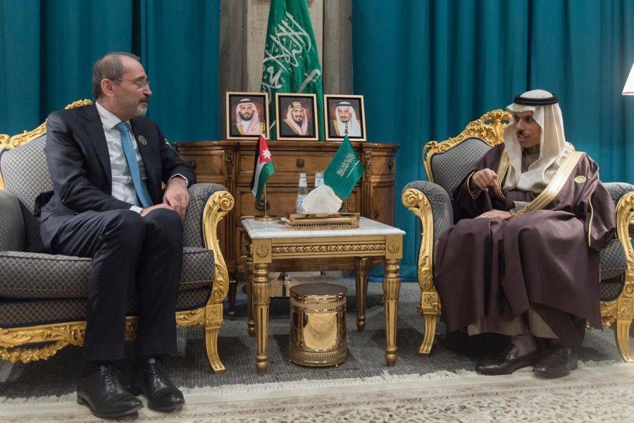 الصفدي يلتقي وزير خارجية المملكة العربية السعودية في الرياض