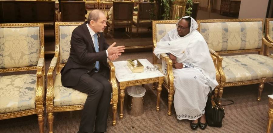 وزير الخارجية وشؤون المغتربين يلتقي وزيرة الخارجية السودانية  في الرياض