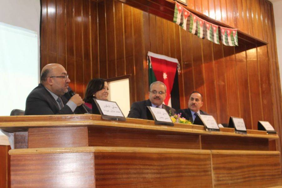 ندوة بعنوان الأوراق النقاشية لرؤى جلالة الملك في كلية نسيبة المازنية