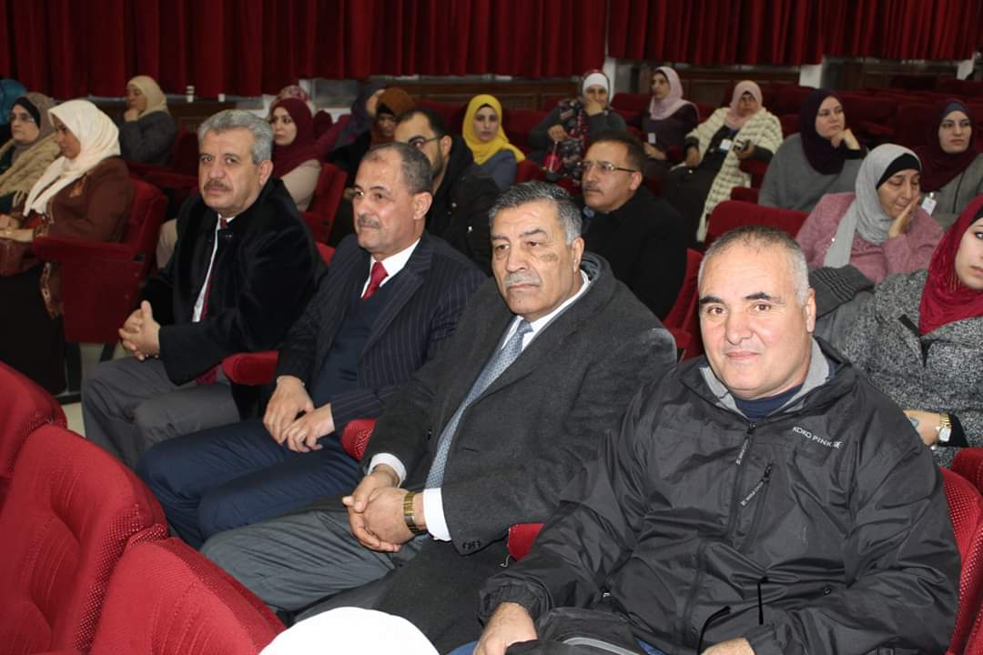 ندوة بعنوان الأوراق النقاشية لرؤى جلالة الملك في كلية نسيبة المازنية 