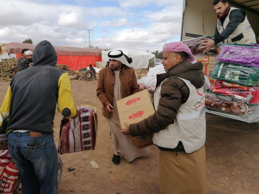 سفارة دولة الإمارات بالاردن تشرف على تنفيذ حملة كسوة الشتاء التي تنفذها هيئة الهلال الأحمر الإماراتي بالأردن