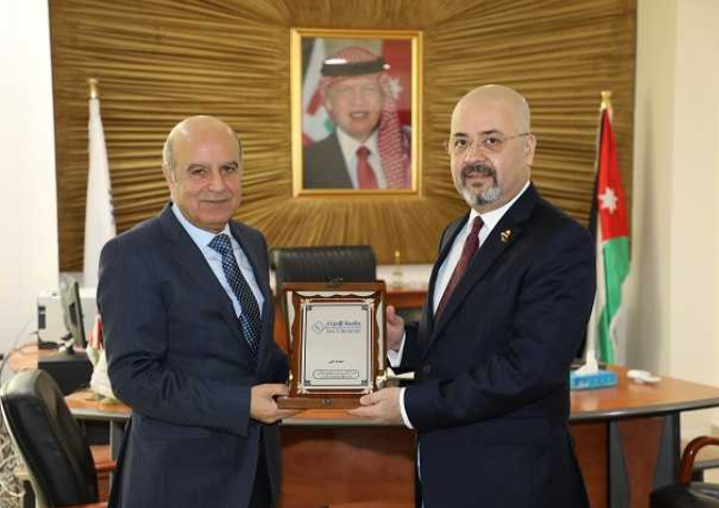 رئيس جامعة الإسراء يستقبل السفير العراقي في الاردن
