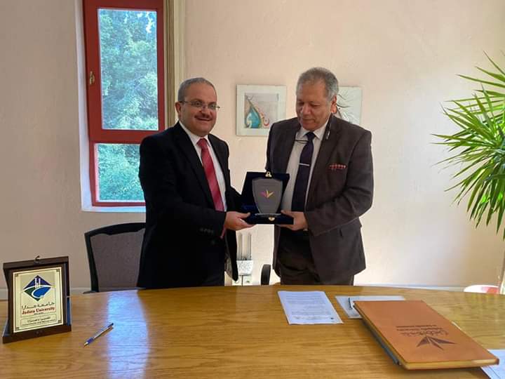 جامعة جدارا توقع مذكرة تفاهم مع جامعة هليوبوليس في القاهرة
