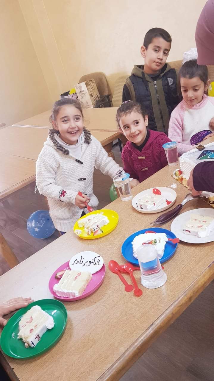 وفد من طلبة جدارا يزور مركز الوسطية للخدمات المجتمعية لرعاية الأيتام والأسر الفقيرة