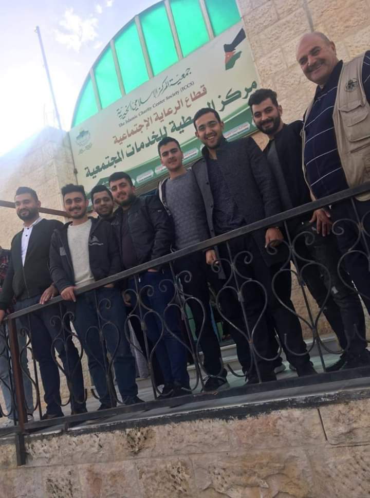 وفد من طلبة جدارا يزور مركز الوسطية للخدمات المجتمعية لرعاية الأيتام والأسر الفقيرة