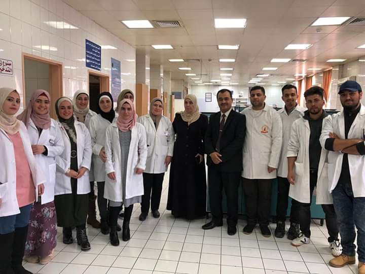 طلبة من قسم العلوم الطبية المخبرية في جامعة جدارا يزورن مختبرات مستشفى الأميرة بسمه التعليمي