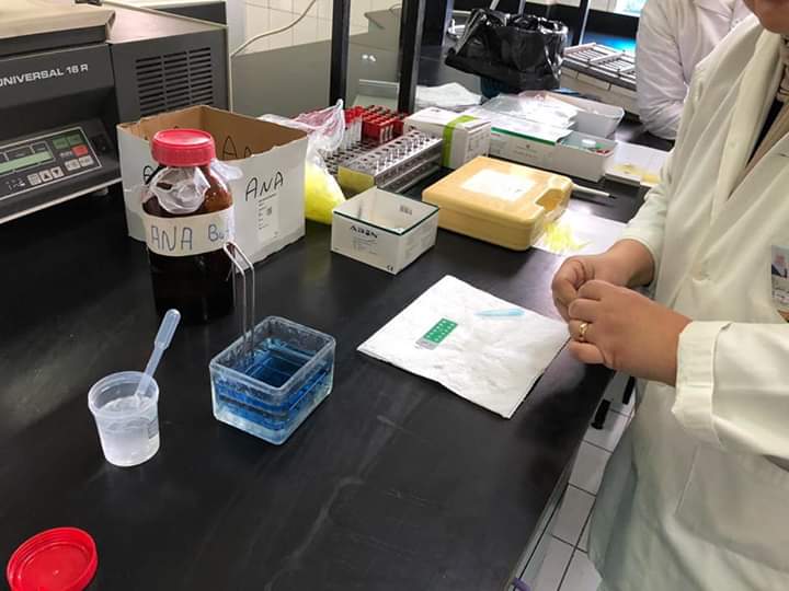 طلبة من قسم العلوم الطبية المخبرية في جامعة جدارا يزورن مختبرات مستشفى الأميرة بسمه التعليمي