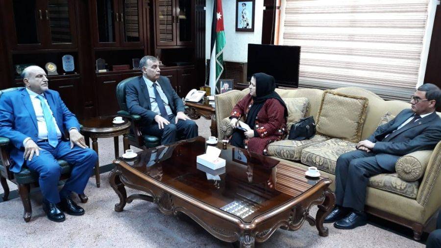 وزير الصحة يلتقي وفد من جمهورية افغانستان برئاسة مديرة مركز الأورام السرطانية في افغانستان