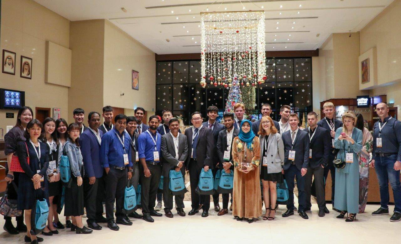 جامعة عجمان تستضیف وفدا متعدد الجنسیات مكون من 42 طالب وطالبة في مخیمھا الشتوي