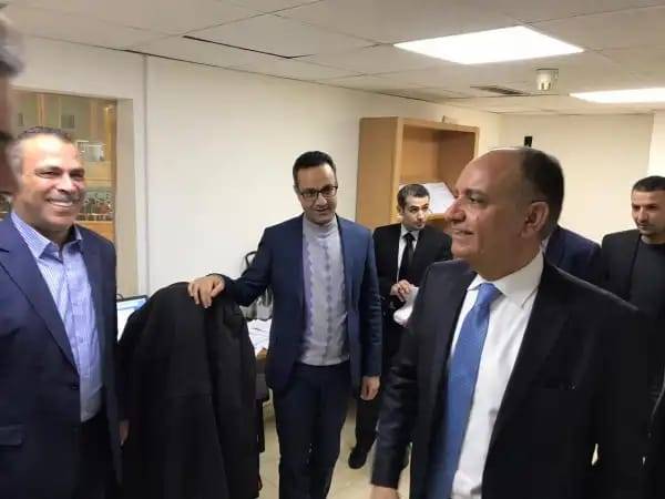 وزير الدولة لشؤون الإعلام العضايلة يزور الصحفيين خلال جلسة النواب