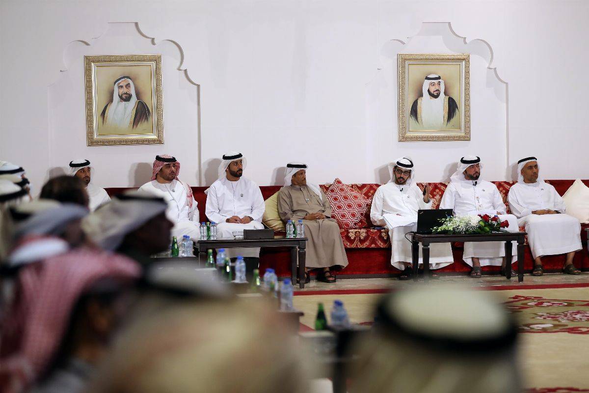 ندوة بمجلس محمد خلف بعنوان عرض المشاريع التطويرية المستقبلية والحالية للمرافق المجتمعية بجزيرة أبوظبي  