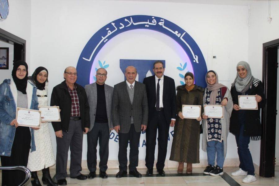 رئیس جامعة فیلادلفیا یخرج المشاركین في دورة تدریب المدربین