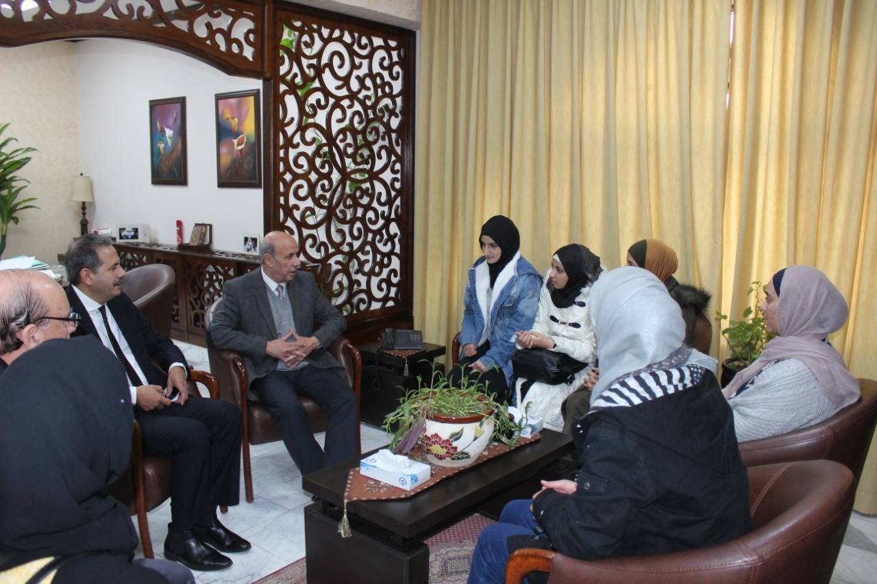 رئیس جامعة فیلادلفیا یخرج المشاركین في دورة تدریب المدربین