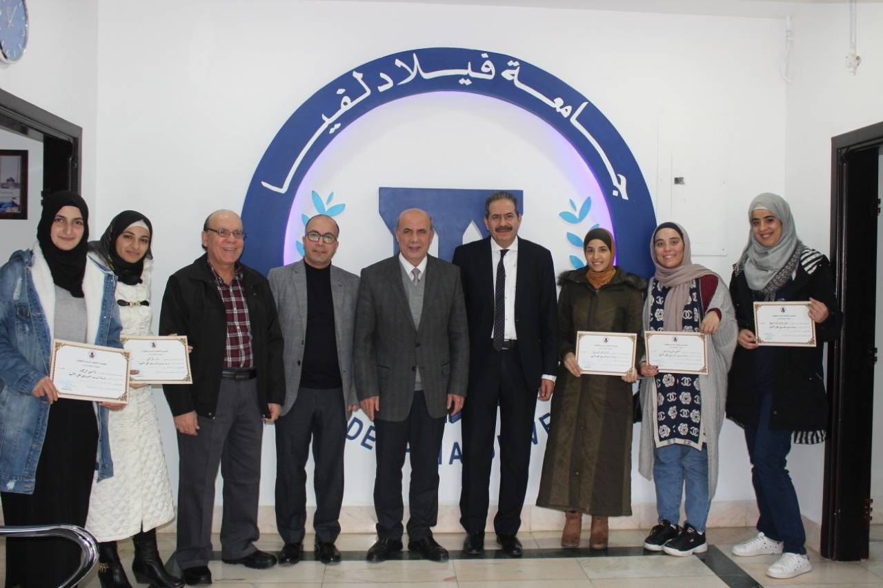 رئیس جامعة فیلادلفیا یخرج المشاركین في دورة تدریب المدربین