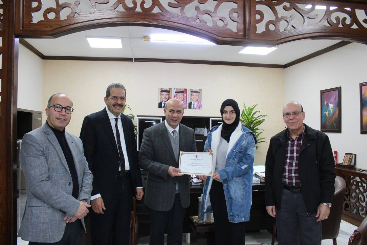 رئیس جامعة فیلادلفیا یخرج المشاركین في دورة تدریب المدربین