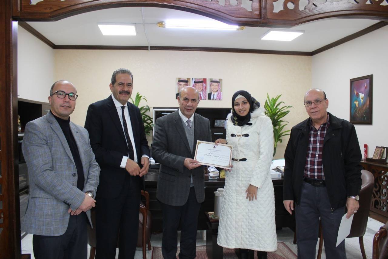 رئیس جامعة فیلادلفیا یخرج المشاركین في دورة تدریب المدربین