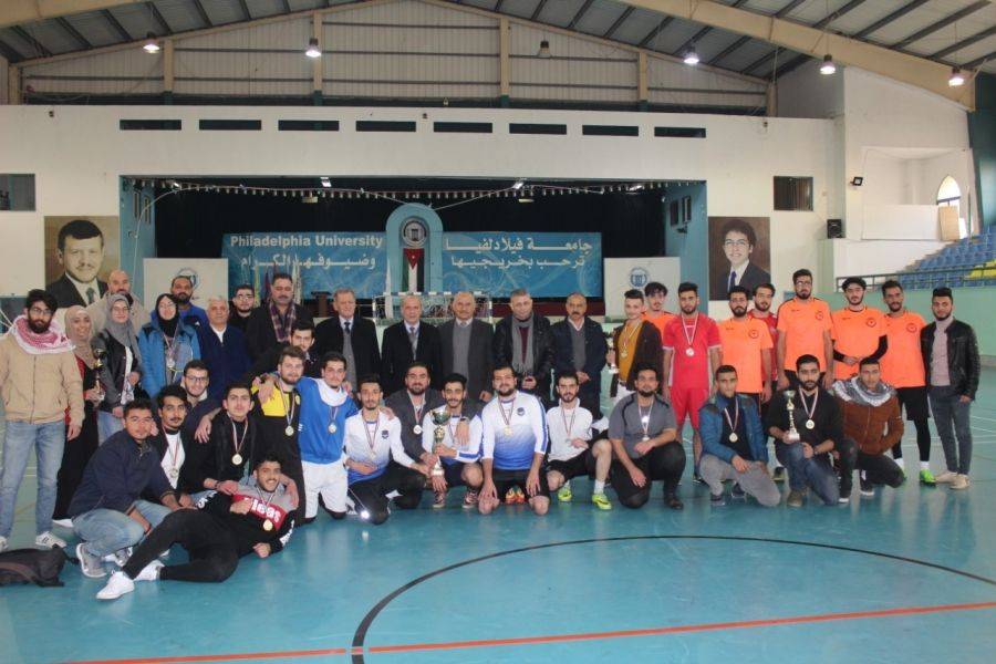 جامعة فیلادلفیا تكرم الطلبة الفائزین في البطولات الریاضیة