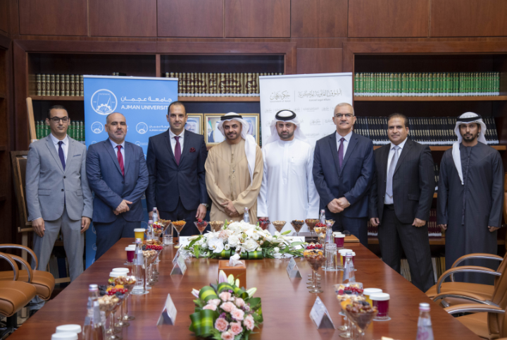 بدیوان حاكم عجمان .. جامعة عجمان توقع مذكرة تفاھم مع الشؤون القانونیة المركزیة بحكومة عجمان
