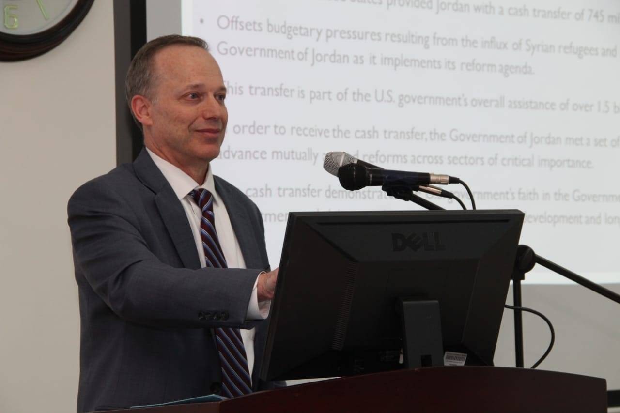 الجامعة الأمريكية في مأدبا تستضيف مدير الوكالة الأمريكية للتنمية الدولية جيم بارنهارت