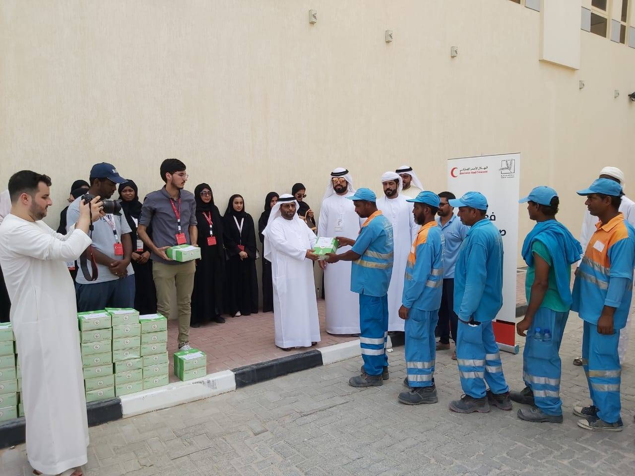  الھلال الأحمر الإماراتي في عجمان یدعم 3686 أسرة بقیمة تلامس 11 ملیون درھم