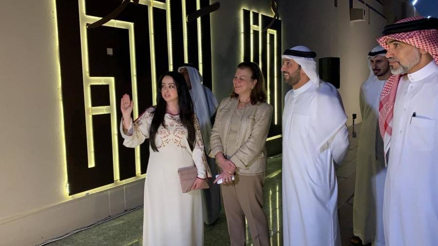 في جامعة الشارقة .. أعمال فنیة تحتفي بـمدى مھرجان الفنون الإسلامیة