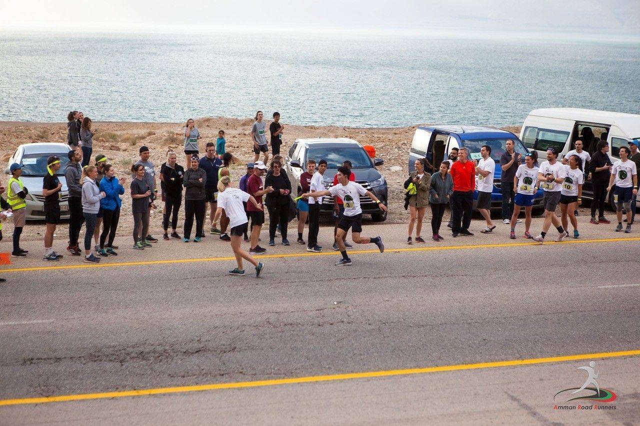 عداءو عمان يستعدون للسباق الأطول من البحر الميت الى البحرالأحمر 
