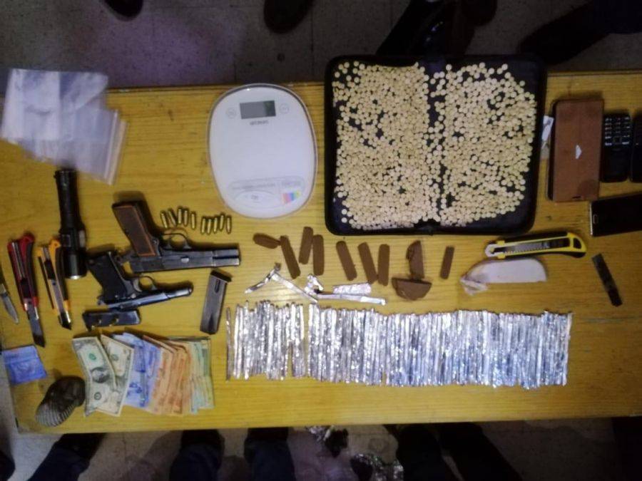 القبض على سبعة اشخاص احدهم مصنف بالخطير بحوزتهم كميات من المواد المخدرة