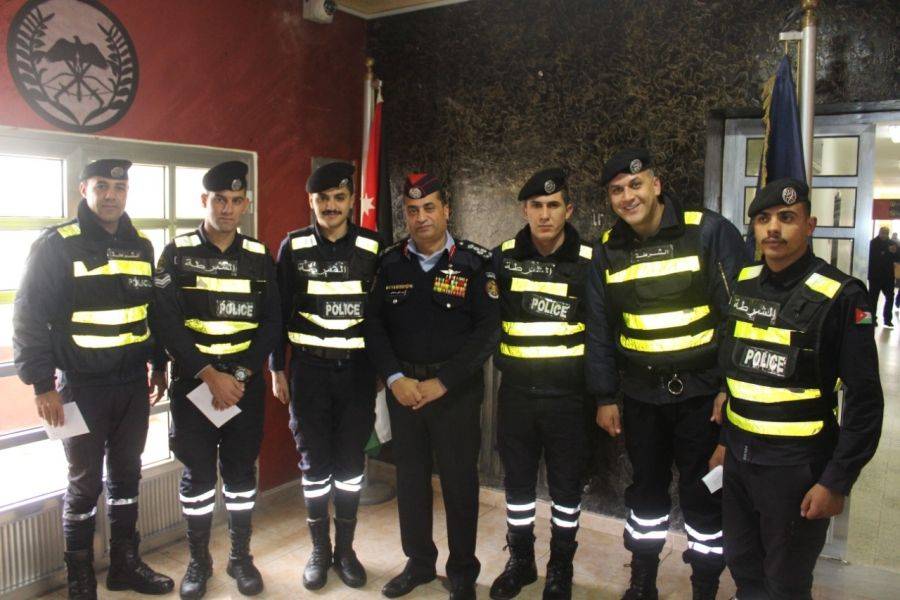 قائد أمن إقليم العاصمة يُكرم عدداً من طواقم شُرطة النجدة لتمكنهم من ضبط مطلوبين