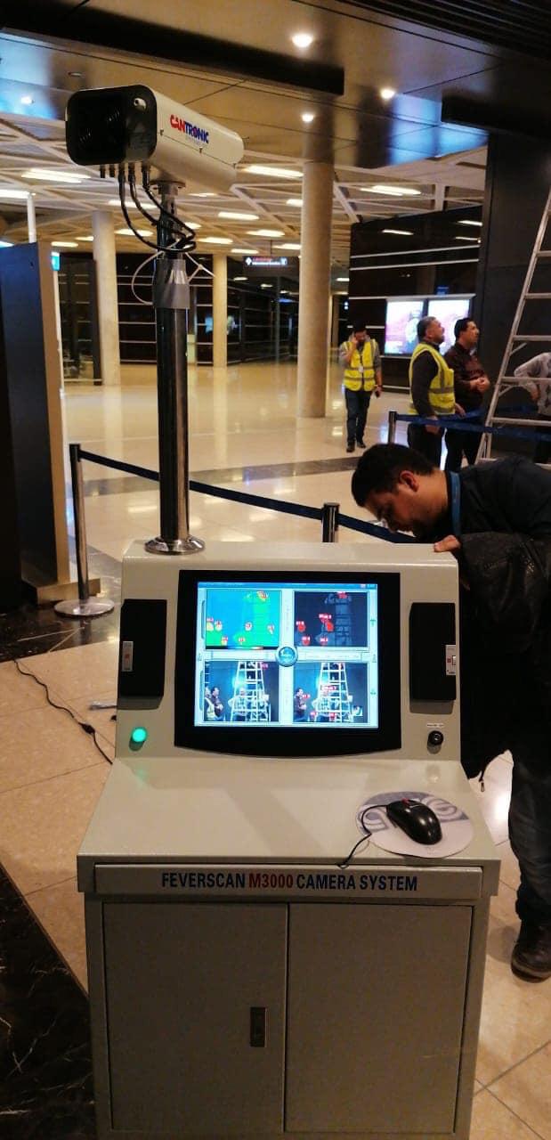 الصحة تقوم بتركيب جهاز الكشف الحراري داخل مطار الملكة علياء .. صور 