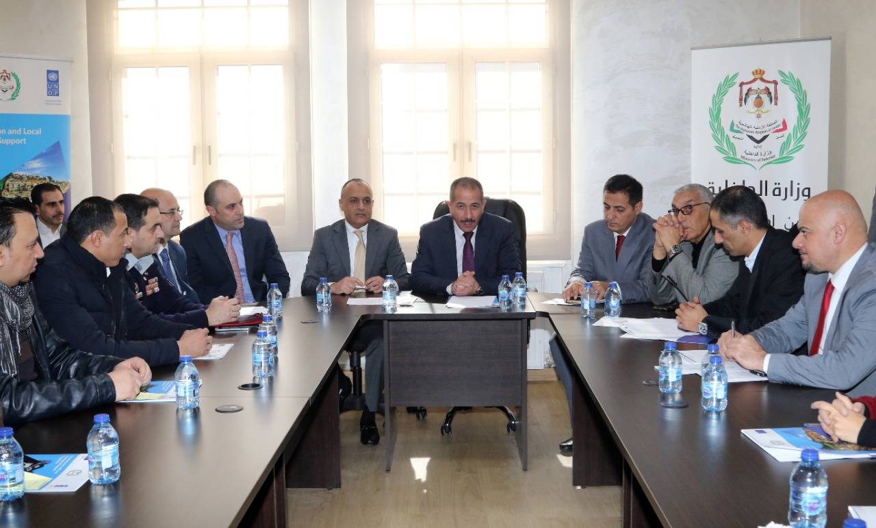 امين عام الداخلية يلتقي الموظفين المبتعثين لنيل الماجستير في الادارة والتنمية