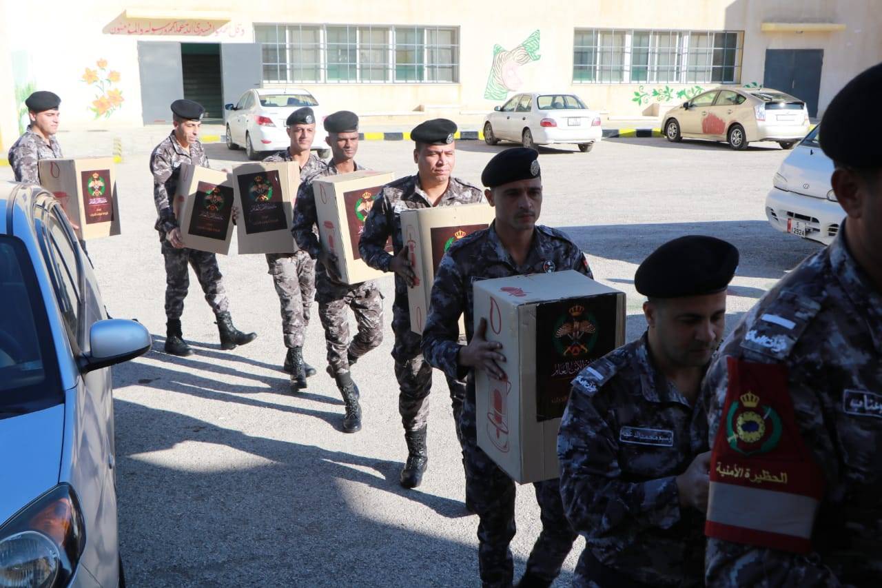 قوات الدرك تنفذ حملة لتوزيع المساعدات والتبرع بالدم بمناطق متفرقة من المملكة