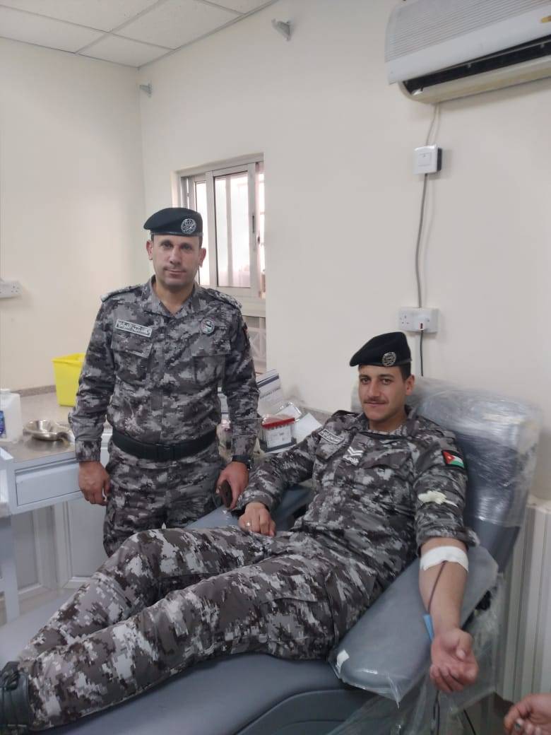 قوات الدرك تنفذ حملة لتوزيع المساعدات والتبرع بالدم بمناطق متفرقة من المملكة