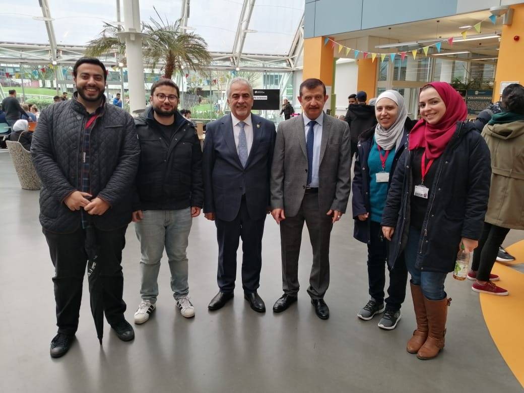 لقاء مع المبتعثين للدكتوراة .. وتوقيع اتفاقية برنامج ماجستير مشترك بين جامعتي عمان الأهلية وبرادفورد